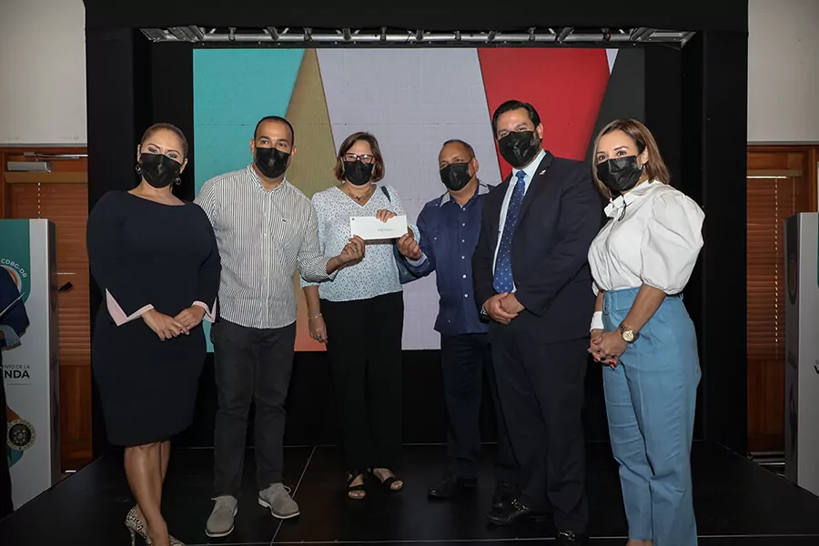 Ruta CDBG-DR también fue al oeste y entregó miles de dólares a participantes de los Programas de Financiamiento de Pequeñas Empresas y Asistencia Directa al Comprador